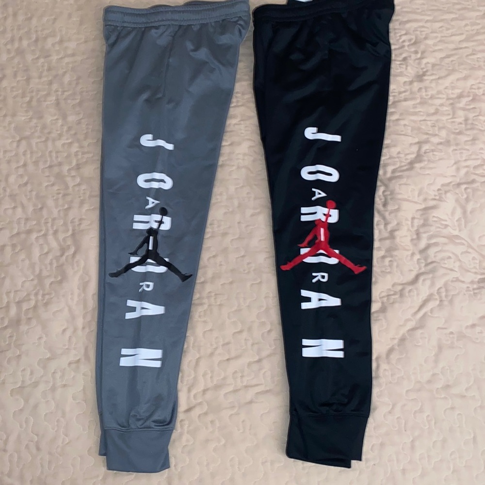 2 Jordan youth sz med joggers